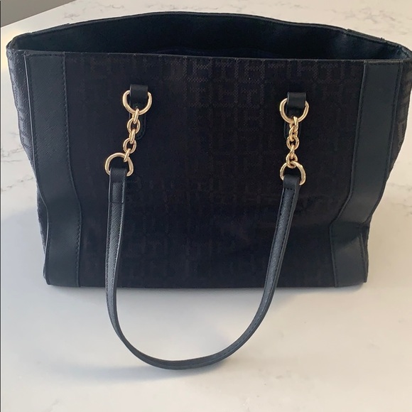 Tommy hilfigrer Tote with gold hardware - Picture 2 of 9